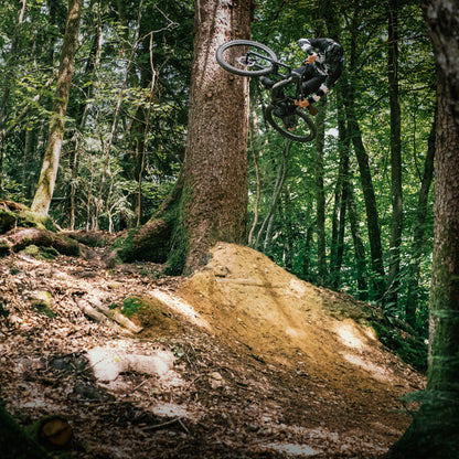 Shadow Super Slim V2 Knee Pads